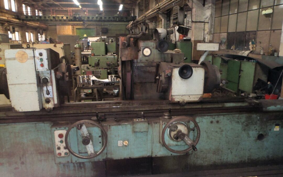 #06040 Crankshaft grinding machine TOS BKO50/1700