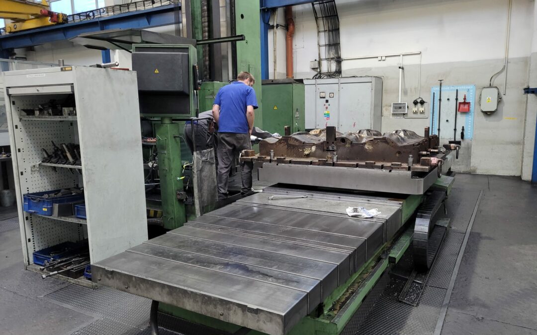 #06017 Horizontal Boring Machine TOS WHN 13.8 CNC – HEIDENHAIN 426 C – 4 axis controlled  – video available ▶️